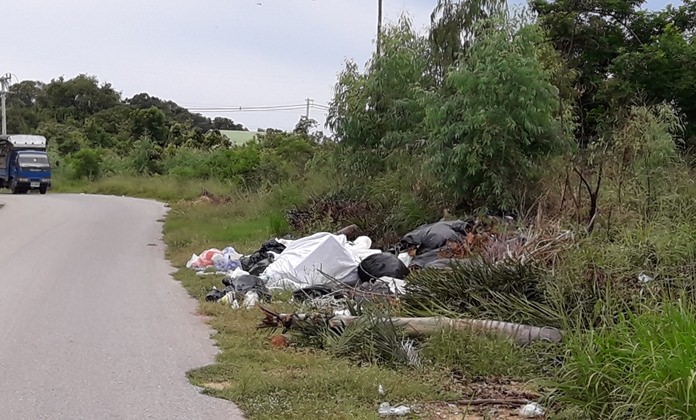 The pile of rubbish near Wat Khao Saotongthong between Tungklom-Tanman and Khao Talo is growing, and residents want authorities to find out who’s responsible.