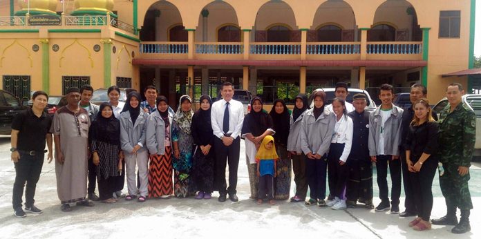 Eight southern youths were brought to live with four Sriracha families to create mutual understanding of cultures in the East and South.