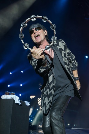 Scorpions’ Klaus Meine gives his all at the Suntec arena in Singapore, Oct. 21, 2016.