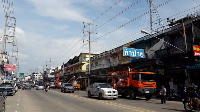 The Provincial Electricity Authority is replacing high-voltage wires on Thepprasit Road to meet the area’s increased demand for power.