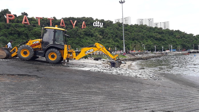 Soldiers demolishes the Bali Hai Pier boat ramp, telling speedboat operators wanting to put their boats in the water in Pattaya to go to Jomtien Beach.