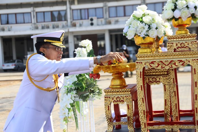 Vice Adm. Sutthinant Sakulpuchapong, commander of the Naval Engineering Command and director of Phra Chulachomklao Naval Repair Station, pays tribute to His Majesty the late King.
