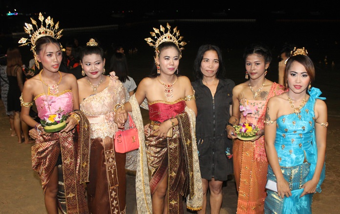 1216-f5krathong15
