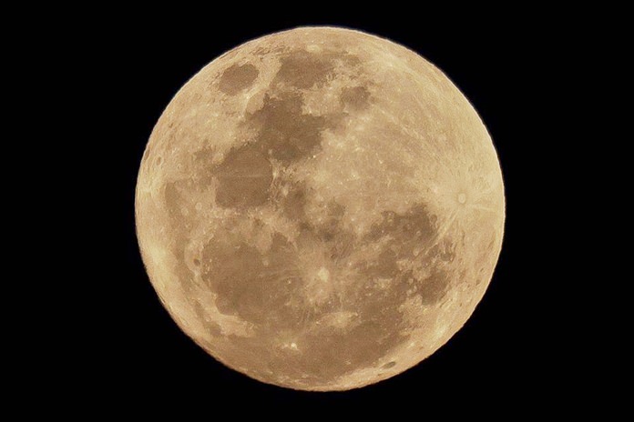 Either by coincidence or holy / royal intervention, this year’s full moon was a “Super Moon”, a designation given to the phenomenon when the moon and earth’s orbits are closest. Monday’s super moon was the biggest in recent memory, with the moon looking at least 14% larger than normal.