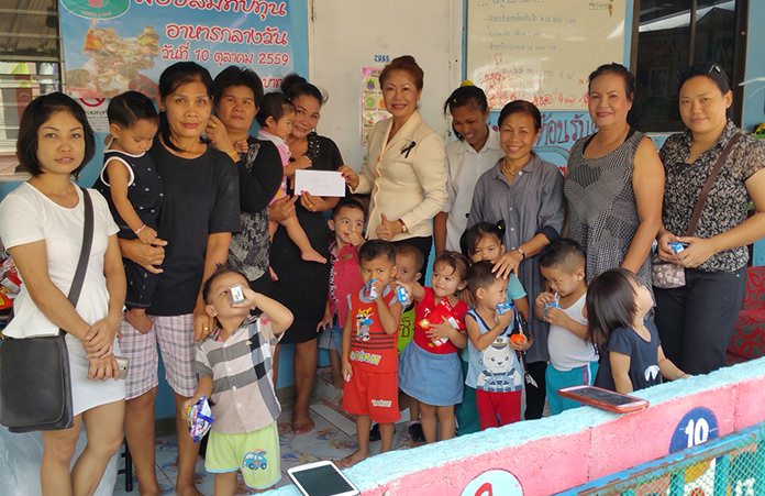 Jantra Airmic, owner of Coffee House, brought fried rice, coconut noodles, snacks, and milk for the 19 children at the Kophai Soi 12 shelter.