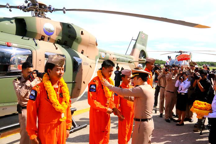 1216-n16helicopters5