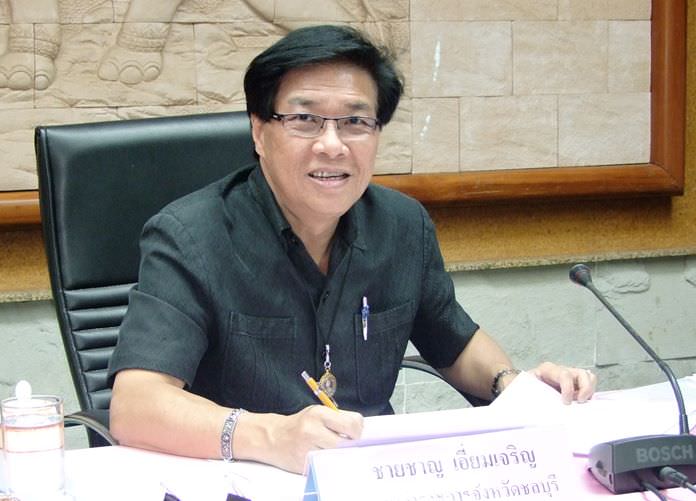 Deputy Gov. Chaichan Eimcharoen chairs a meeting with top Chonburi officials telling provincial bureaucrats to quickly prepare plans to spend the money they’ve been allocated by the Cabinet.