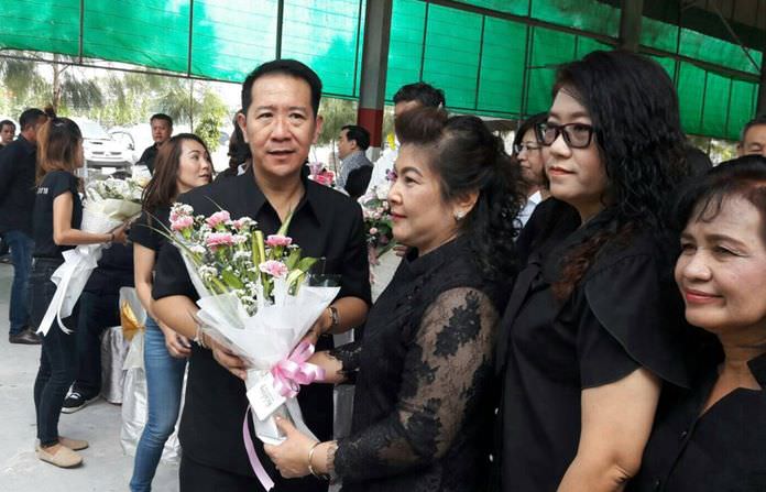 Naris Miramaiwong is welcomed to his new role as Banglamung district chief.