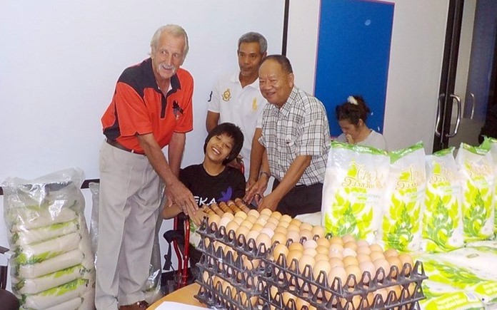 Nongprue Mayor Mai Chaiyanit and William start proceedings.