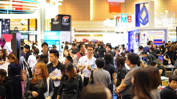 The 11th Money Expo at Central Plaza Chiang Mai Airport attracted 70,000 people from around the North interested in investment opportunities, loans and credit cards.