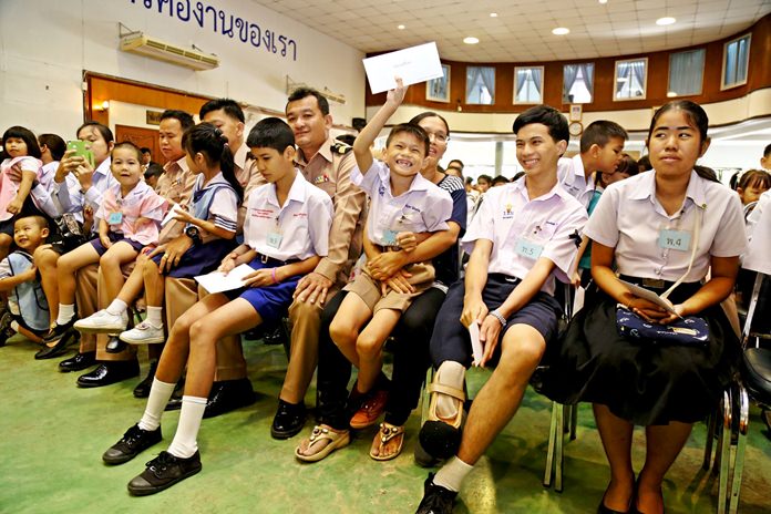 Sattahip Naval Base awarded 2.8 million baht in scholarships to military families in honor of HM the late King.
