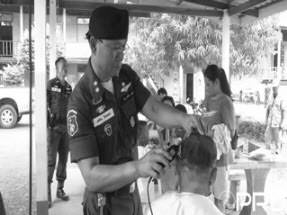 thailand-news-27-11-16-nnt-2-bueng-kan-police-use-free-haircuts-to-urge-neighborhood-watch-2