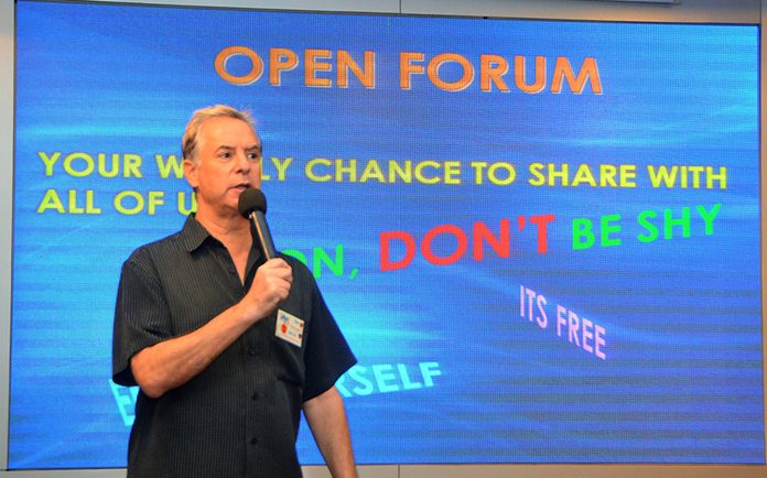 Member Ira Wettenstein conducts the PCEC’s Open Forum which follows the speaker’s presentation; a time where members of the audience can ask questions or provide comments about expat living in Pattaya.