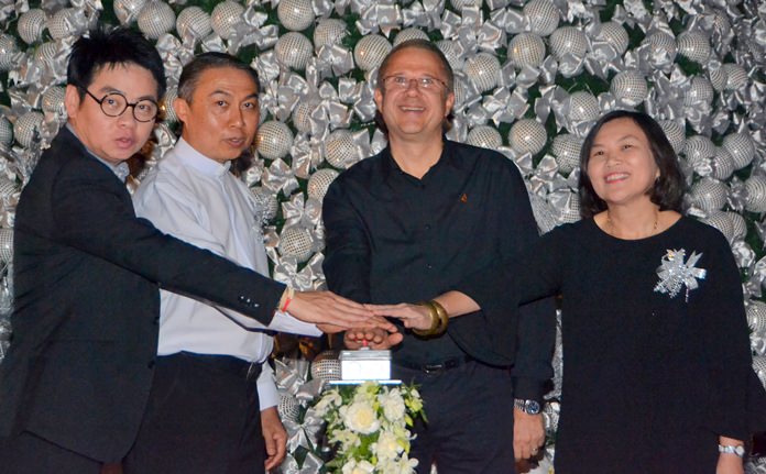 (L to R) Former city councilor Rattanachai Sutidechanai, Fr. Peter Pattarapong Sriworakul, president of the Father Ray Foundation, Andre Brulhart, general manager of the Centara Grand Mirage Beach Resort, and Suladda Sarutilavan, director of the TAT Pattaya office join to hit the ‘on’ button for the big Christmas Tree.