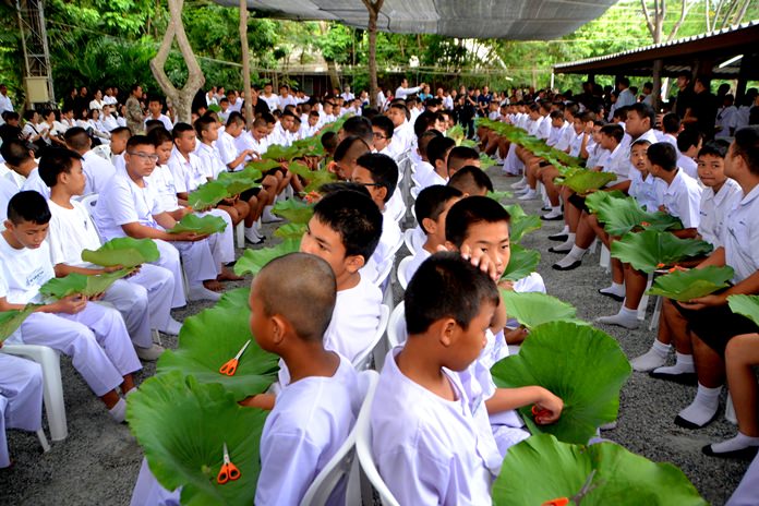 The day saw the ordination of 308 monks drawn from the student bodies of 9 local schools.