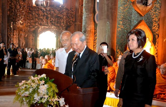 Privy Councilor and former Prime Minister H.E. Thanin Kraivichien joins Sanctuary of Truth President Pichan Wiriyaphan and Vice President Ms. Warakorn Wiriyaphan for the opening ceremonies.