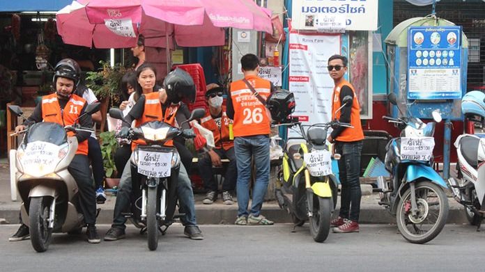 Motorbike taxis (near Wat Chaimongkol) joins the Do Good for Dad on Father’s Day by offering free rides.
