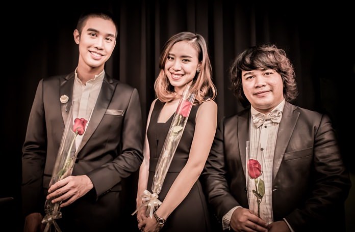 (L-R) Saran Senavanin (Rain), Auranus Yuenyonghattaporn (Jing), with pianist Morakot Cherdchoo-ngarm.