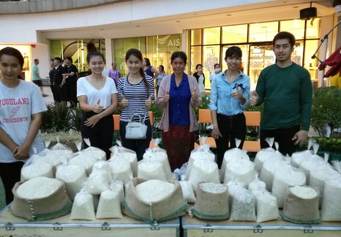 Central Festival Pattaya Beach donated space to help farmers and rice brokers earn more money at its “Civil State Rice” event.