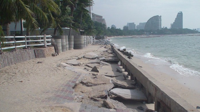 The beachfront near the Laem Rajchawej British Alumni Center long ago collapsed and has not been repaired.
