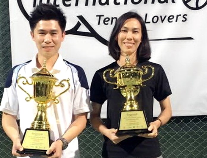 Tournament winners, Nattapat Anusithajul (left) and Punjaporn Ditthin pose with their trophies.