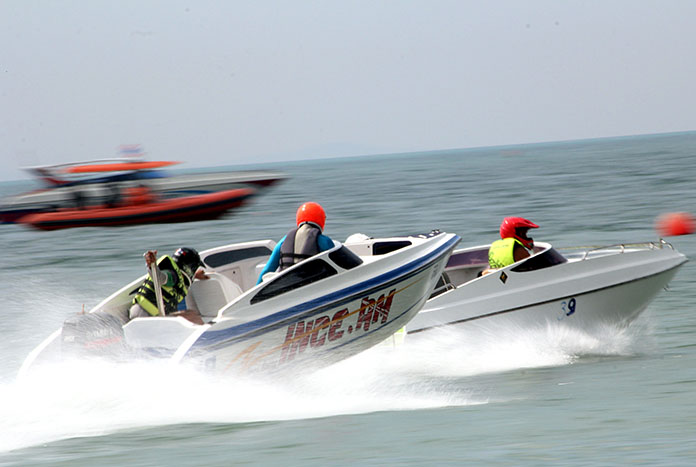 Speedboats vie for position during the 2016 Pattaya Watersports Festival.