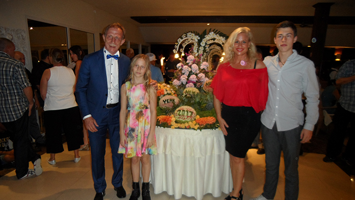 Special guests of honor were (from left) Christoph Daum, daughter Cara-Jolie, wife Angelica and son Jean-Paul.