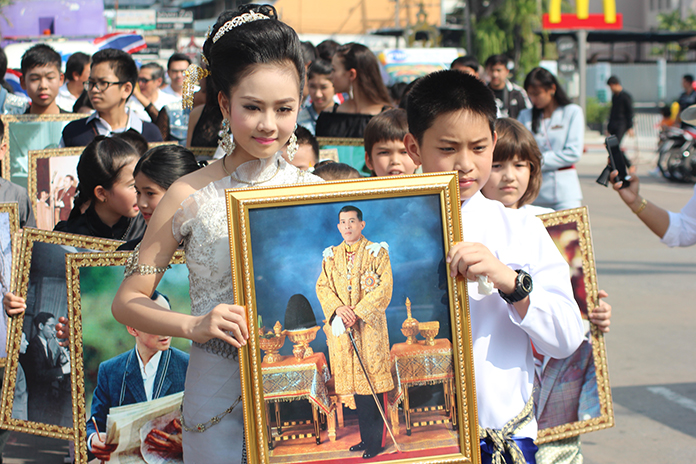 Children show their loyalty to HM King Vajiralongkorn Bodindradebayavarangkun in the parade on Pattaya Beach Road from Soi 6 to Central Festival.
