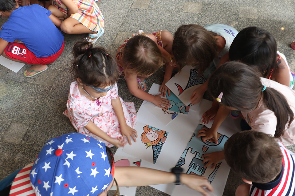 Little ones take part in the Puzzle Race Relay.