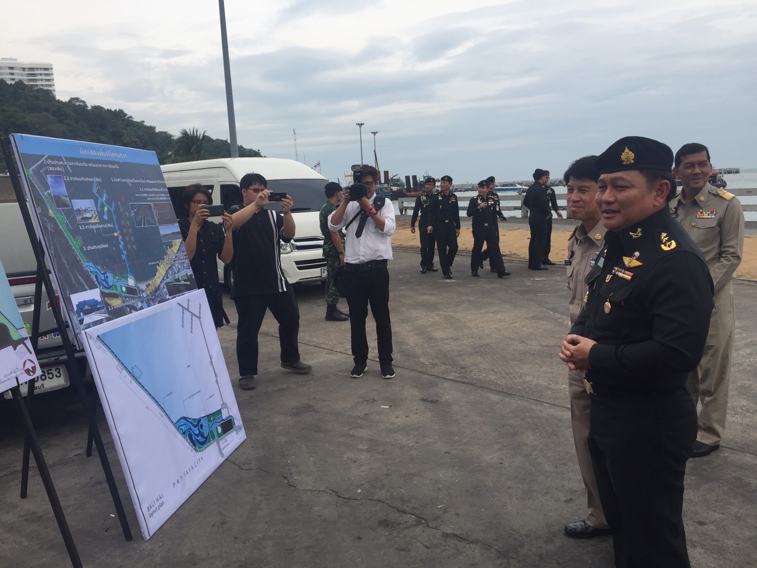 The Internal Security Operations Command, shown here inspecting the work done at Bali Hai, advised eastern provinces to work together to solve the transportation, agriculture, labor and environmental issues facing the region.