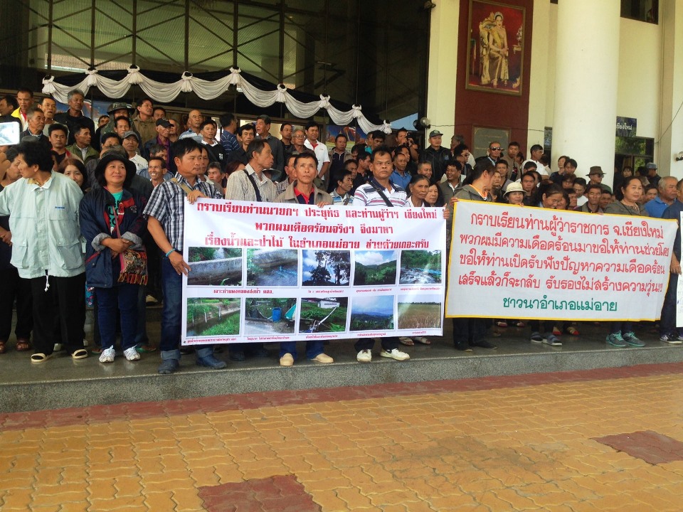 Mae Ai rice farmers protest water usage by orchardists in the district, stating they face water shortages for the next rice crop.