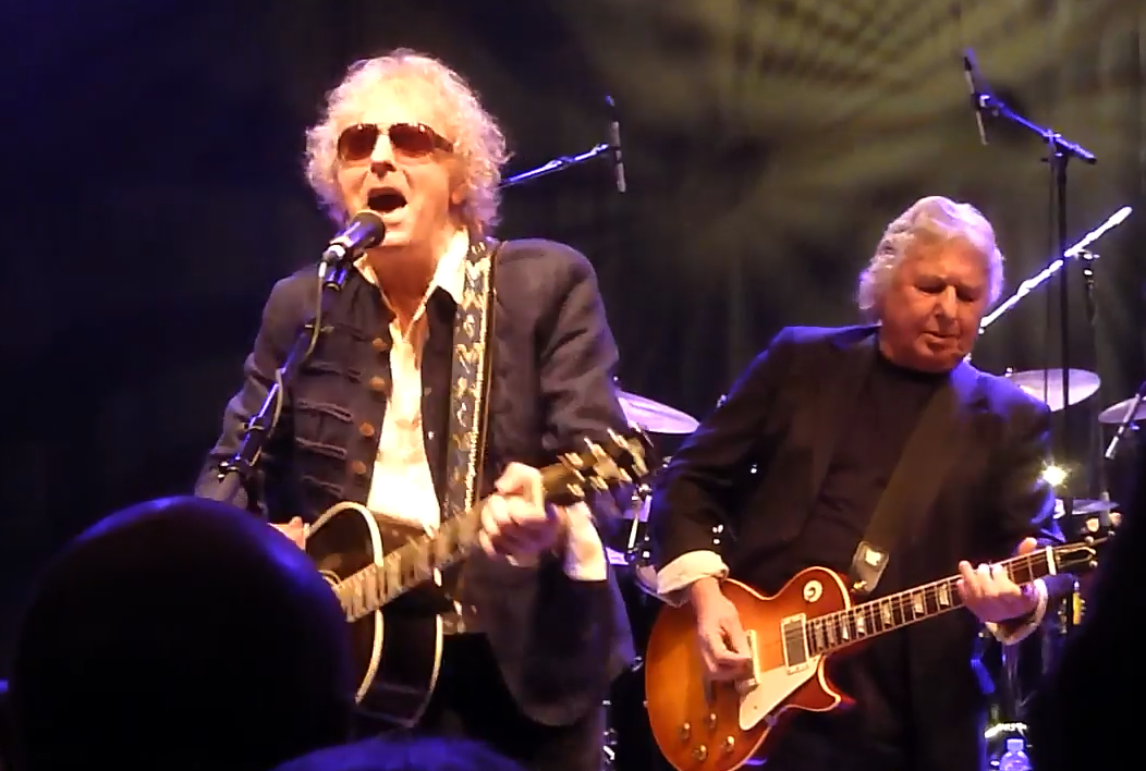 Ian Hunter (left) performs with the Rant Band in 2016. (Photo/YouTube)