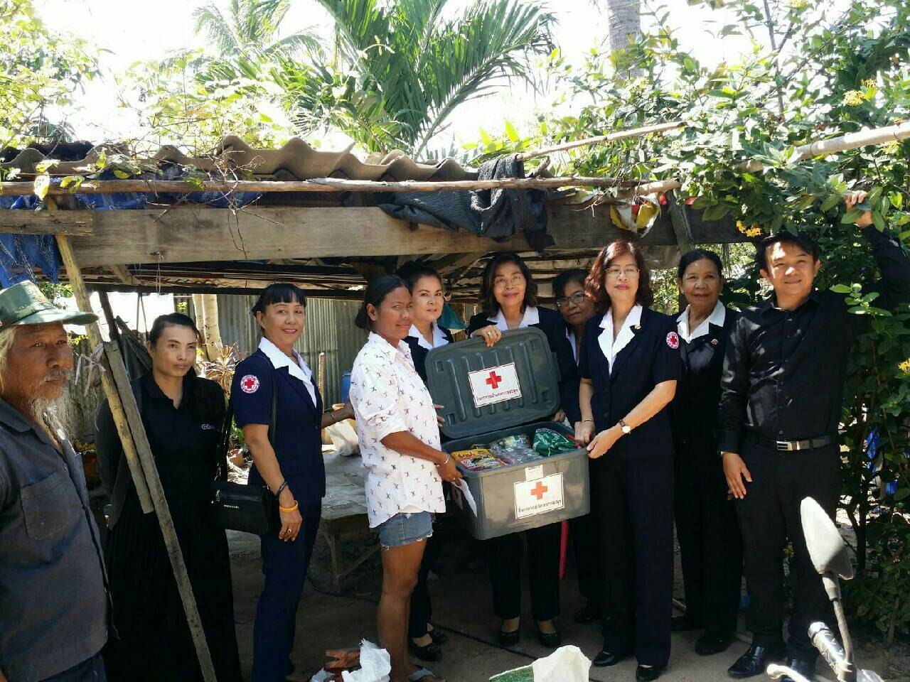 The Banglamung Red Cross donated 4,000 baht to Nongprue fire victim Panada Kritanan to help forward her career training.