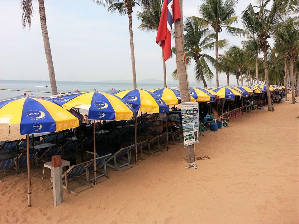 The umbrellas have been distributed to vendors on Pattaya and Jomtien beaches.