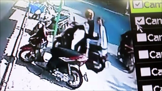 This couple was caught on CCTV stealing groceries from a parked motorcycle outside a mini-mart.