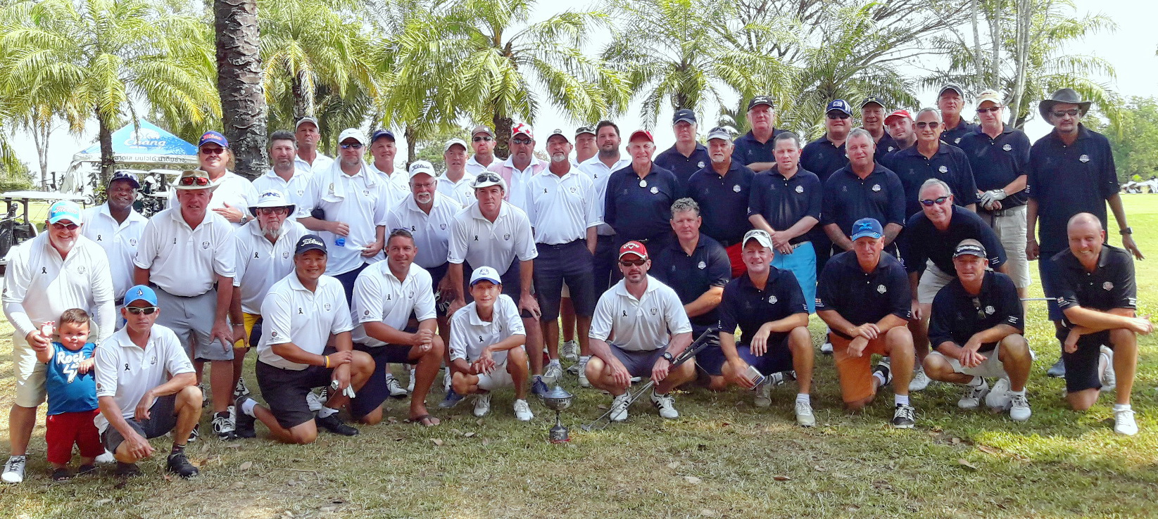 England and Rest of the World golf teams pose for a photo at the Mulberry Ryder Cup 2017.