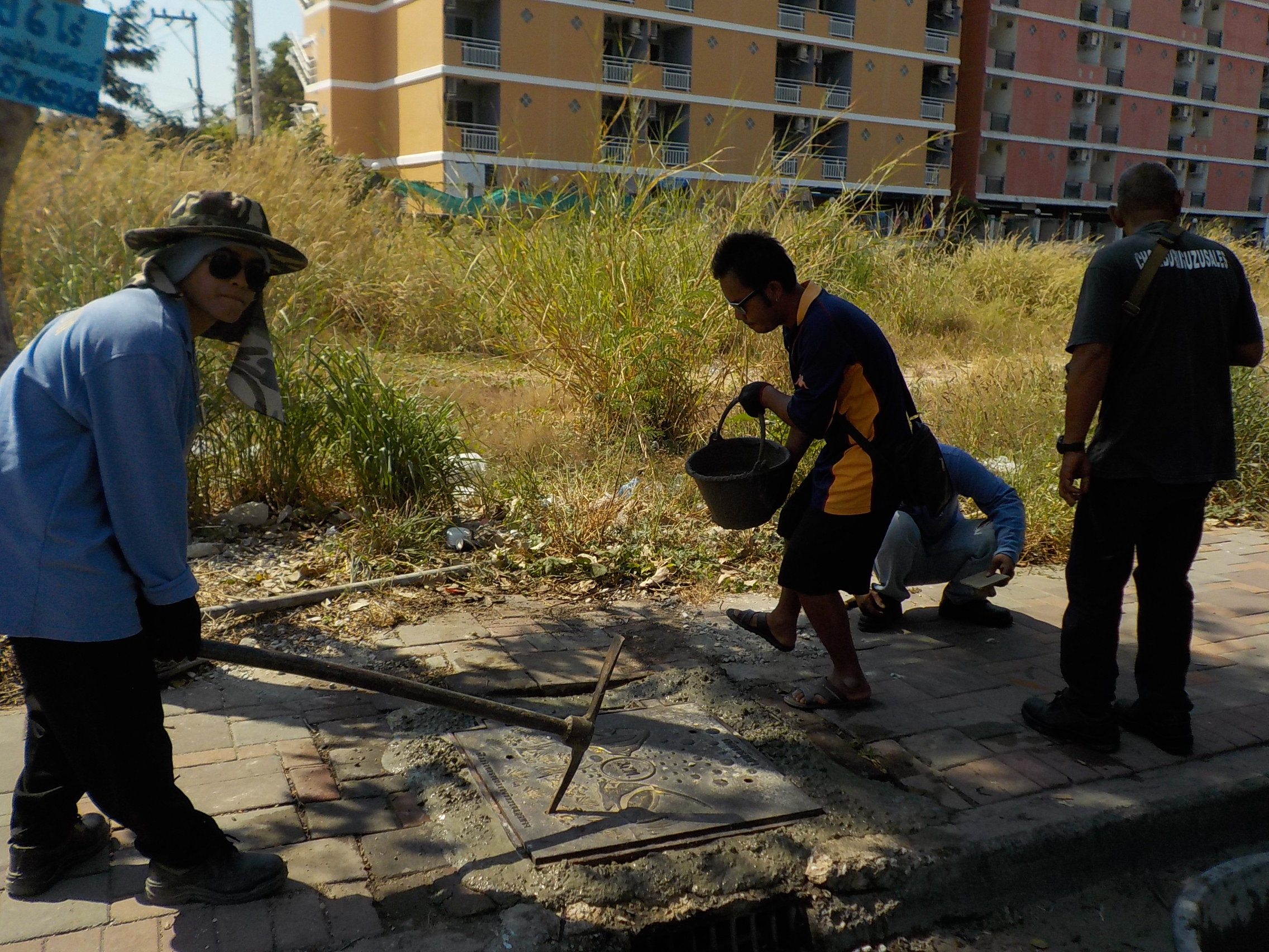 Pattaya city workers repair drainage covers posing a hazard to pedestrians near Bali Hai Pier.