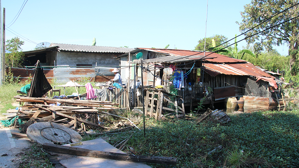 Nong Plalai Sub-district will repair a senior citizen’s dilapidated house in memory of HM the late King.