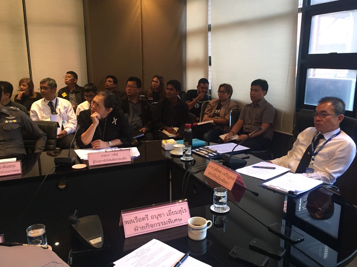 City Manager Wuthipol Charoenpol (right) chaired a Feb. 28 meeting to plan the grand parade for November’s International Fleet Show in Pattaya.