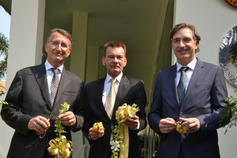 German Ambassador Peter Pruegel, Honorary Consul Rudolf Hofer and Austrian Ambassador Enno Drofenik cut the ceremonial ribbon.
