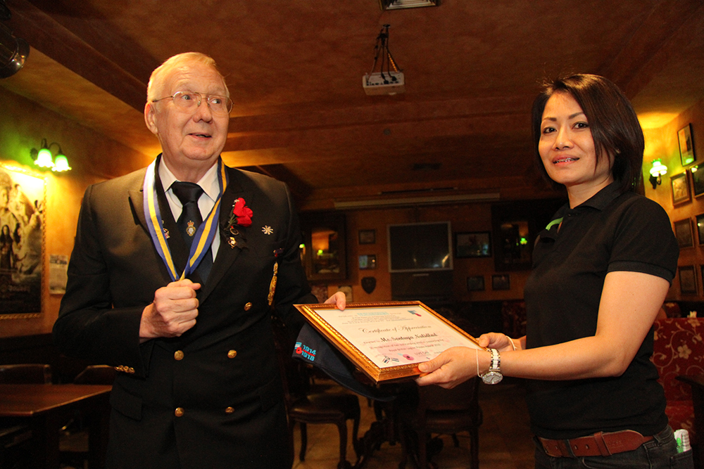 Andy Barraclough, Chairman of the Royal British Legion, Thailand (left) presents Sontaya Nalidlad a certificate of appreciation for being the staff member who contributed the most time, energy and effort to the annual Royal British Legion Poppy Appeal activities which take place at Jameson’s.