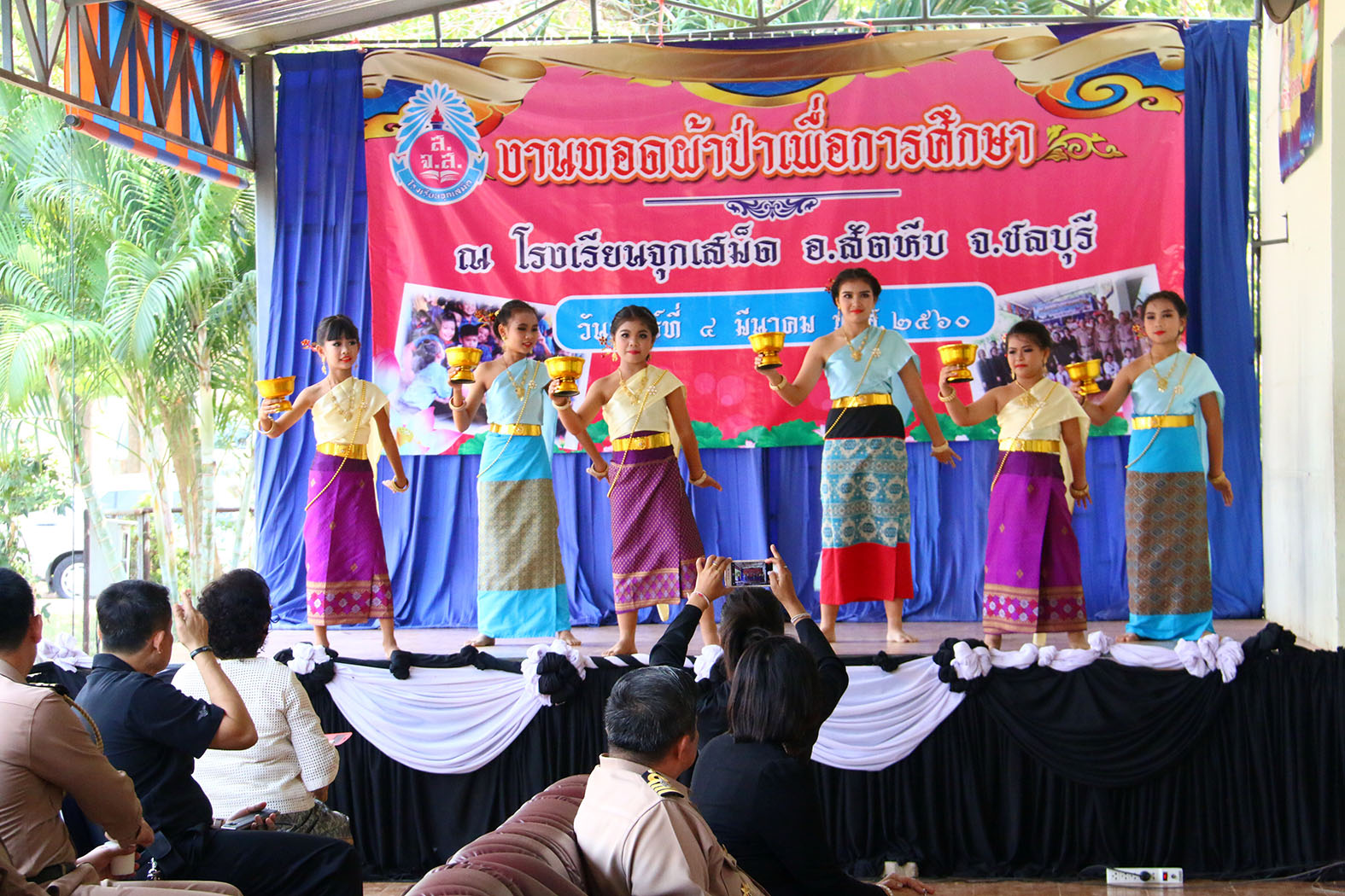 Young dancers perform at the donation ceremony.