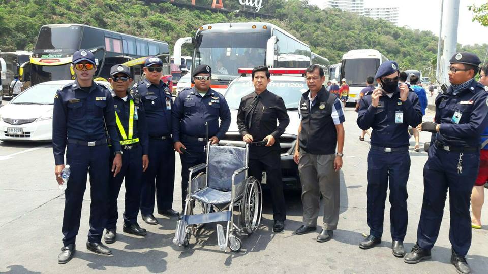 Following reports that passengers were forced to stay ashore or fell on the unstable, slippery docks, Pattaya City Hall launched a wheelchair service to assist them.