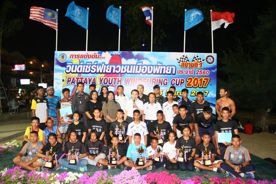 Young sailors pose for a group photo at the completion of the Pattaya Youth Windsurfing Cup 2017.