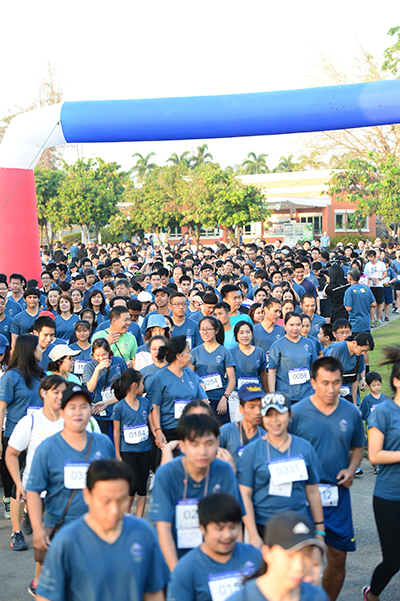 Nearly 900 people took part in the Cancer Care Charity Bike Fun Run on March 18, 2017 at the Royal Park Rajapruek. The event was sponsored by Four Seasons Resort Chiang Mai, Royal Park Rajapruek, the Chiang Mai Night Safari and the Tourism Authority of Thailand.