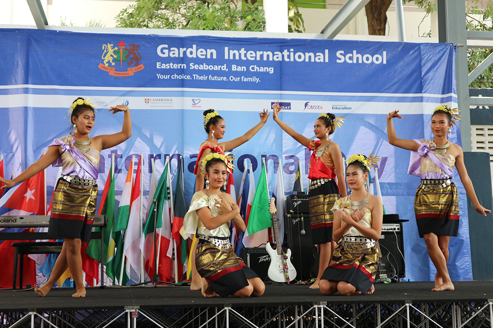 International Day included a traditional Thai dance.