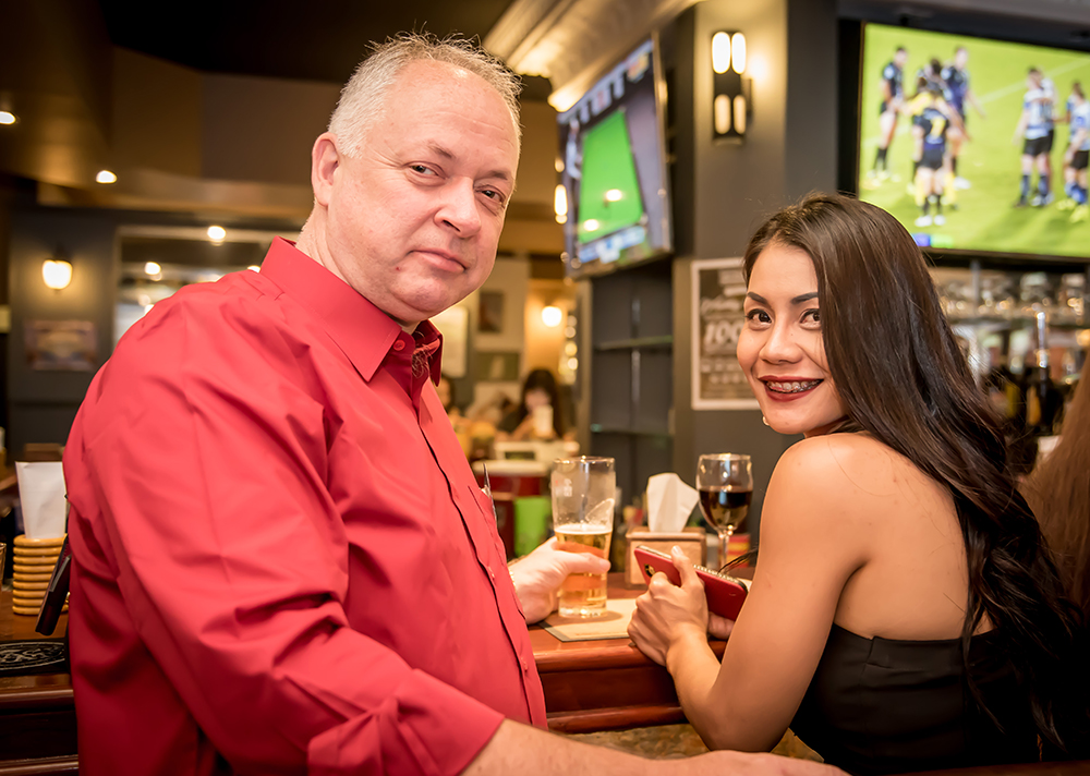 Bjørn Hellesylt from Hosting Group and his wife.