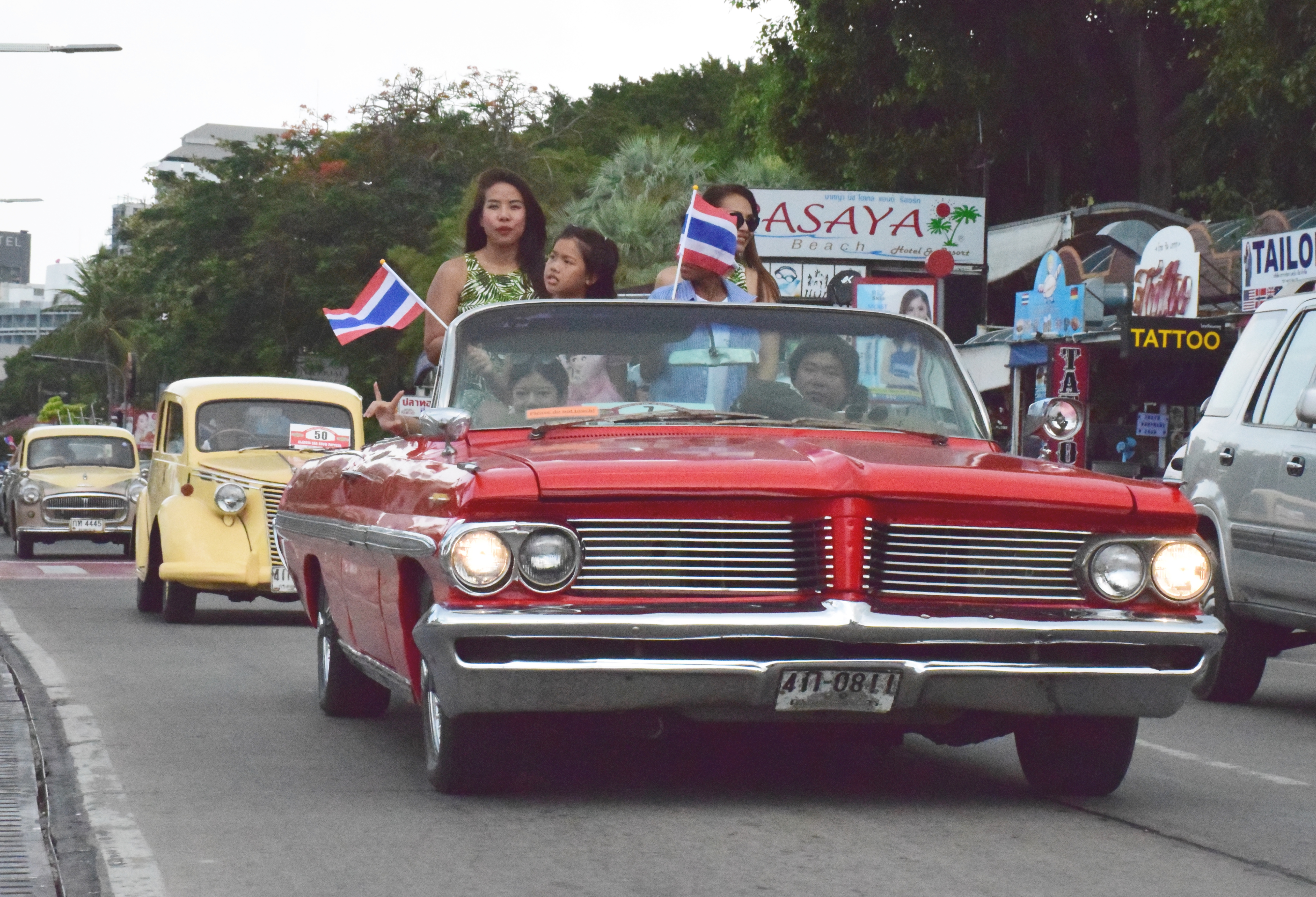 Last weekend Pattaya hosted one of the largest collection ever of Classic Cars in Thailand for the second annual Classic Car Show, this year held at the Asia Pattaya hotel. Shown here, a 1962 Pontiac Bonneville Convertible, owned and driven by Thanate Jinchotikul, brings sponsor women from the Riviera Group and children from beneficiaries the Child Protection and Development Centre along Beach Road in a parade of 46 classic, vintage and sports cars, the largest ever in Thailand.