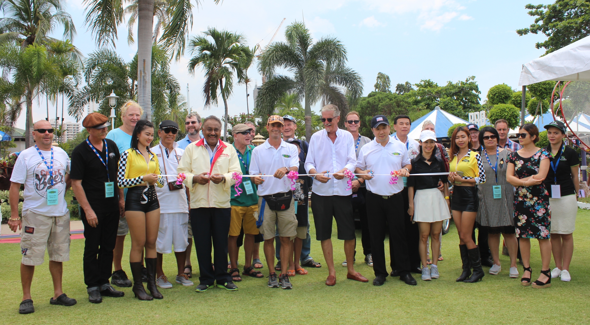 Participants, sponsors and guests gather around as Klisada Eineew (Rengboon Auto Service), Peter Malhotra, (Pattaya Mail), Martin Koller (Europa Auto Service), Jo Klemm (Classic Cars Friends Club Pattaya) and Phisut Sae-khu (RM Asia Pattaya Hotel) cut the ceremonial ribbon to declare the 2017 Pattaya Classic Car Show open.