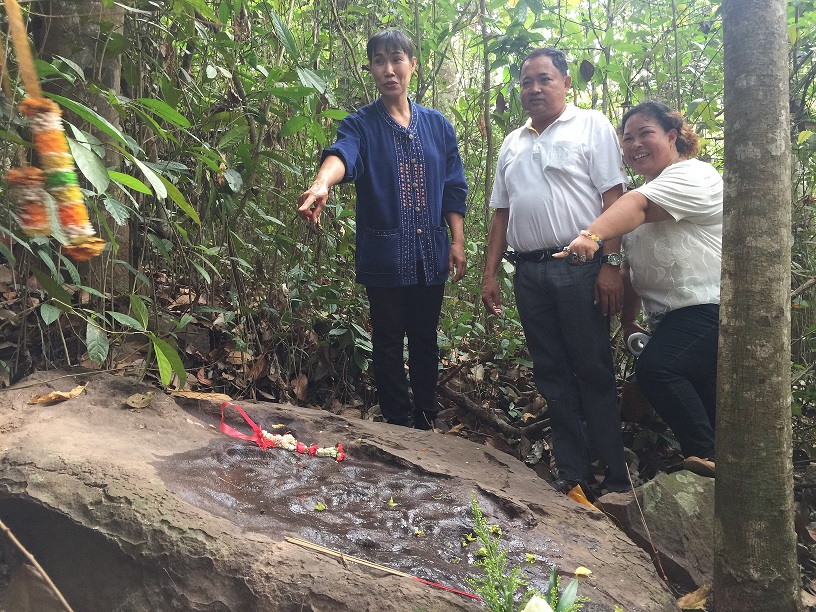 Thailand News - 02-03-17 4 NNT Fine Arts officials to inspect Buddha footprints in Rayong 1JPG